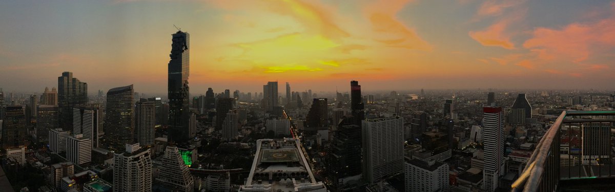 Jaapvdb's tweet photo. Hallo Bangkok! #dinerwithaview #Cloud47 https://t.co/NaJnsAZulP