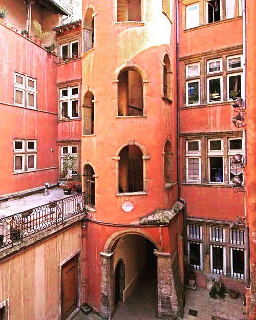 secretsdelyon's tweet photo. 🔸La Tour Rose ou la maison du Crible🔸11e article du blog https://t.co/z2yM6lR6X1
#aucoeurdely… https://t.co/8tYJv5iHDg https://t.co/GLjTglBijo