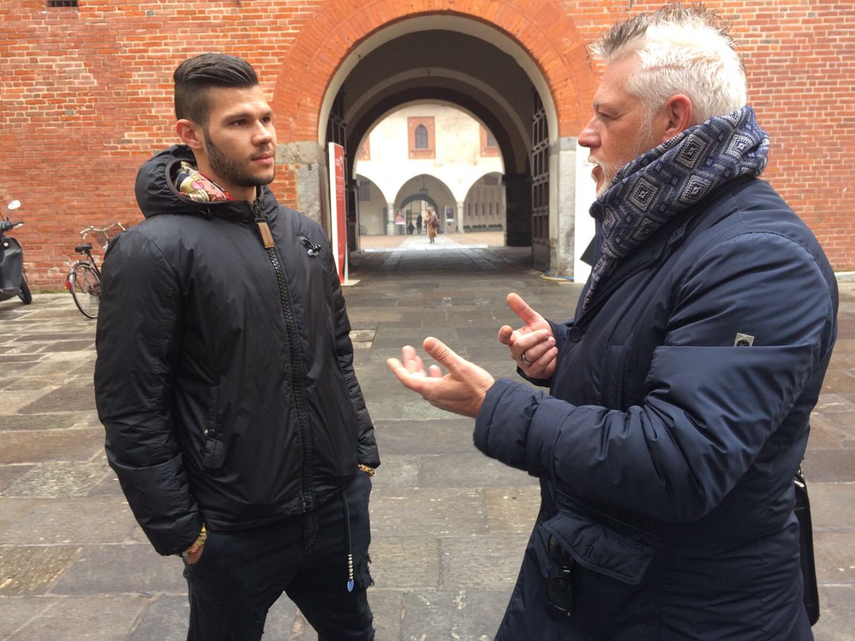 Calderoni e Il Gufo (tifoso Azzurro) protagonisti oggi della nuova puntata di B Marzio, rubrica di <a href="/DiMarzio/">Gianluca Di Marzio</a> per la <a href="/Lega_B/">Lega B</a> 
#Novara #SerieB