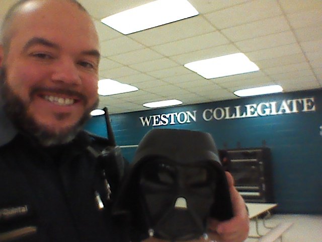 StarWarsCop's tweet image. Gooooood Morning Weston CI students! Welcome to the Darkside...sorta I'm serving #StarWars toast. It's dark. Lol #breakfastprogram