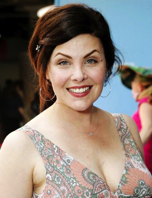 Mi novia Sherilyn Fenn cumple hoy 52 años como 52 soles. Happy Birthday! 