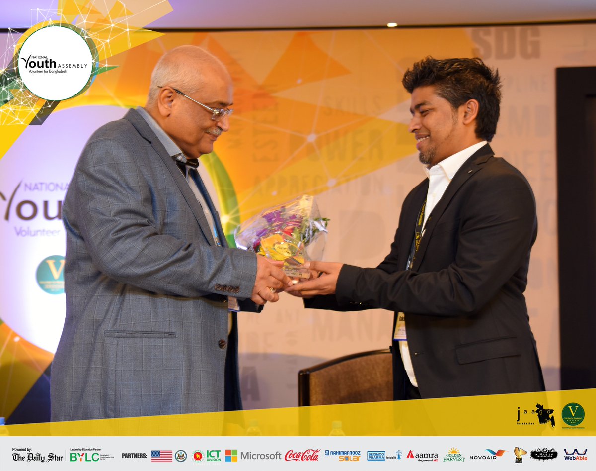 VforBD's tweet photo. On behalf of NYA 2017, Korvi Rakshand presented Dr. Debapriya Bhattacharya flowers and crest for his presence.
#NYA #NYA17 #Youth https://t.co/7Xp0cT6Ow9