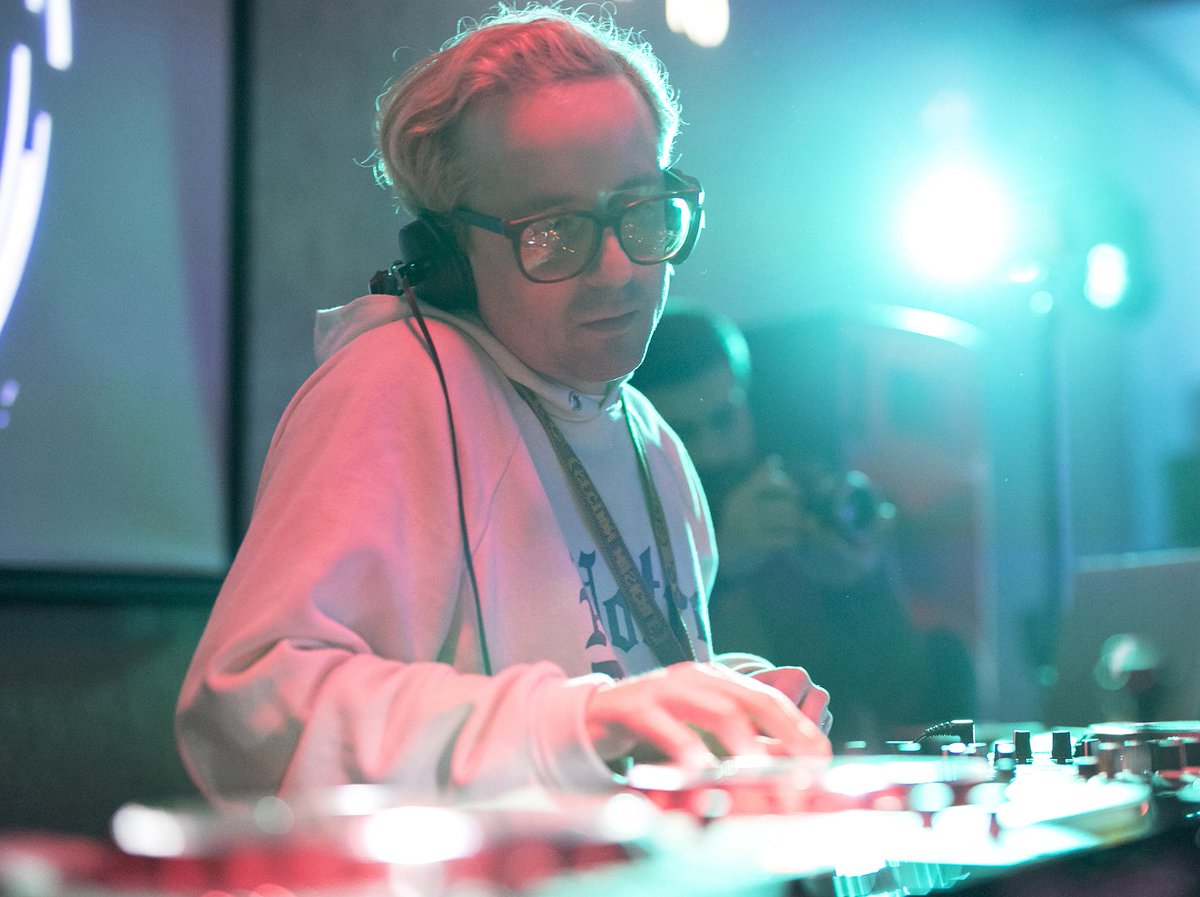 Müziğe doyamayanlar #bukapaginaltinda Hot Chip'le buluştu! Detaylar için Facebook sayfamıza da bekleriz... bit.ly/2krxycl