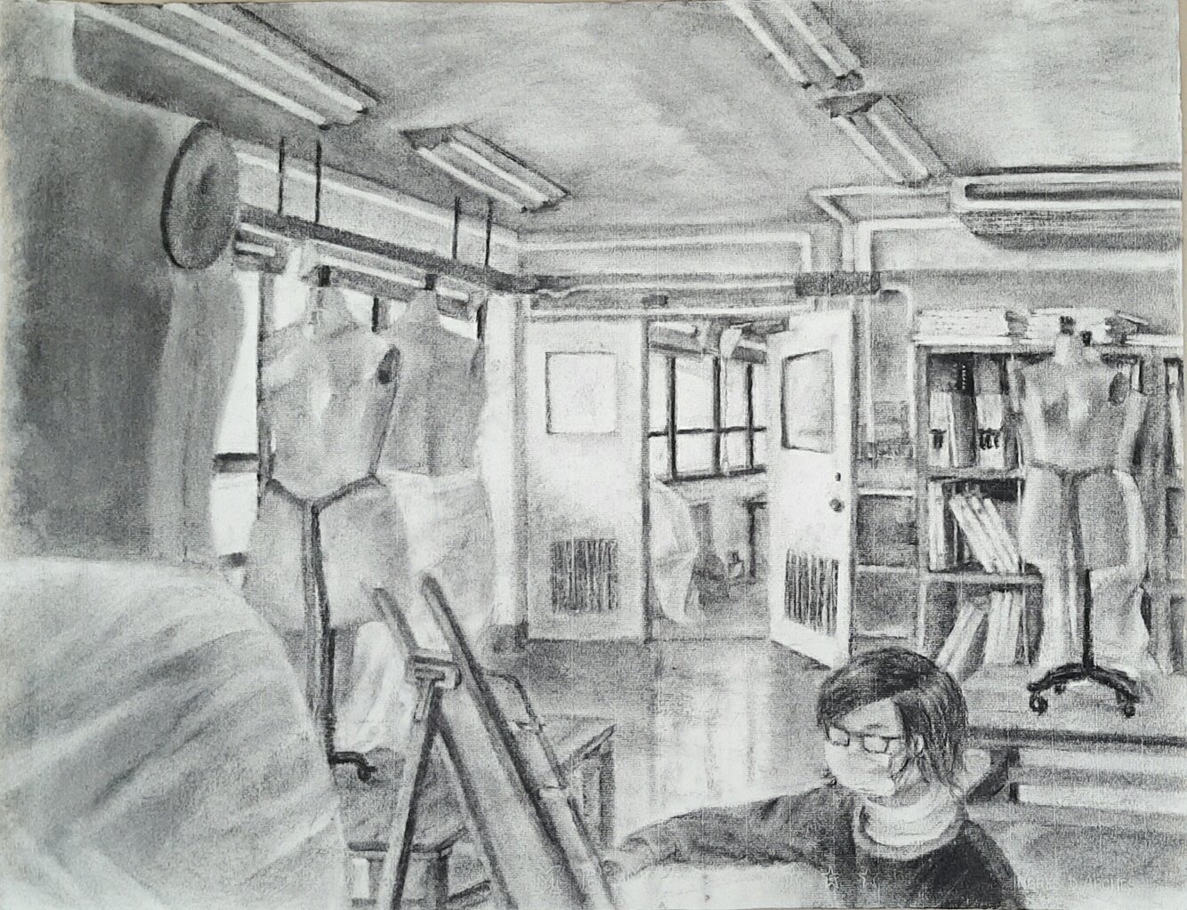 からべんき 木炭デッサン トルソー 紐 布 教室の背景 今までのデッサンでは背景 をほとんど描き込んでこなかった為 今回はモチーフを背景に取り込み全てに注目して描いた 扉を開け奥行きを出し 講義の様子が分かるよう友人も描かせて貰った 背景 からべんき 木炭デッサン トルソー 紐 布 教室の背景 今までのデッサンでは背景 をほとんど描き込んでこなかった為 今回はモチーフを背景に取り込み全てに注目して描いた 扉を開け奥行きを出し 講義の様子が分かるよう友人も描かせて貰った 背景