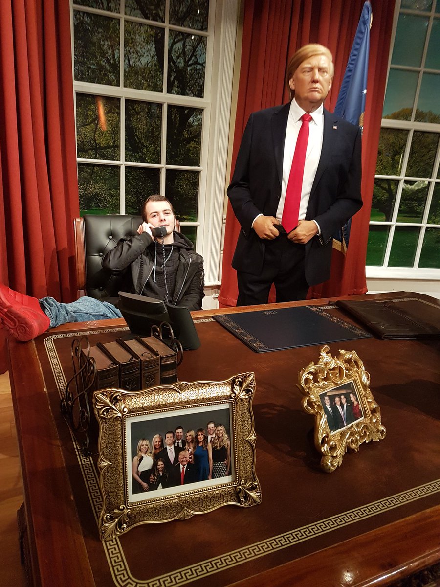 EarthToG's tweet image. Met big Donald, he told me to call him Donnie. Called him a twat.