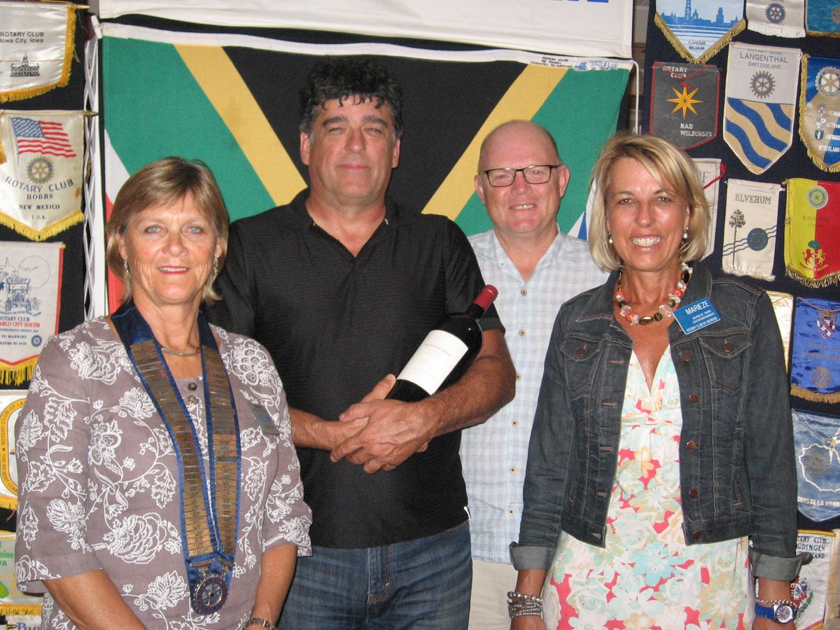 Paarl Rotary was recently visited by a group of Canadian Rotarians from the town of Osoyoos in British Columbia. Thanks for the wine!