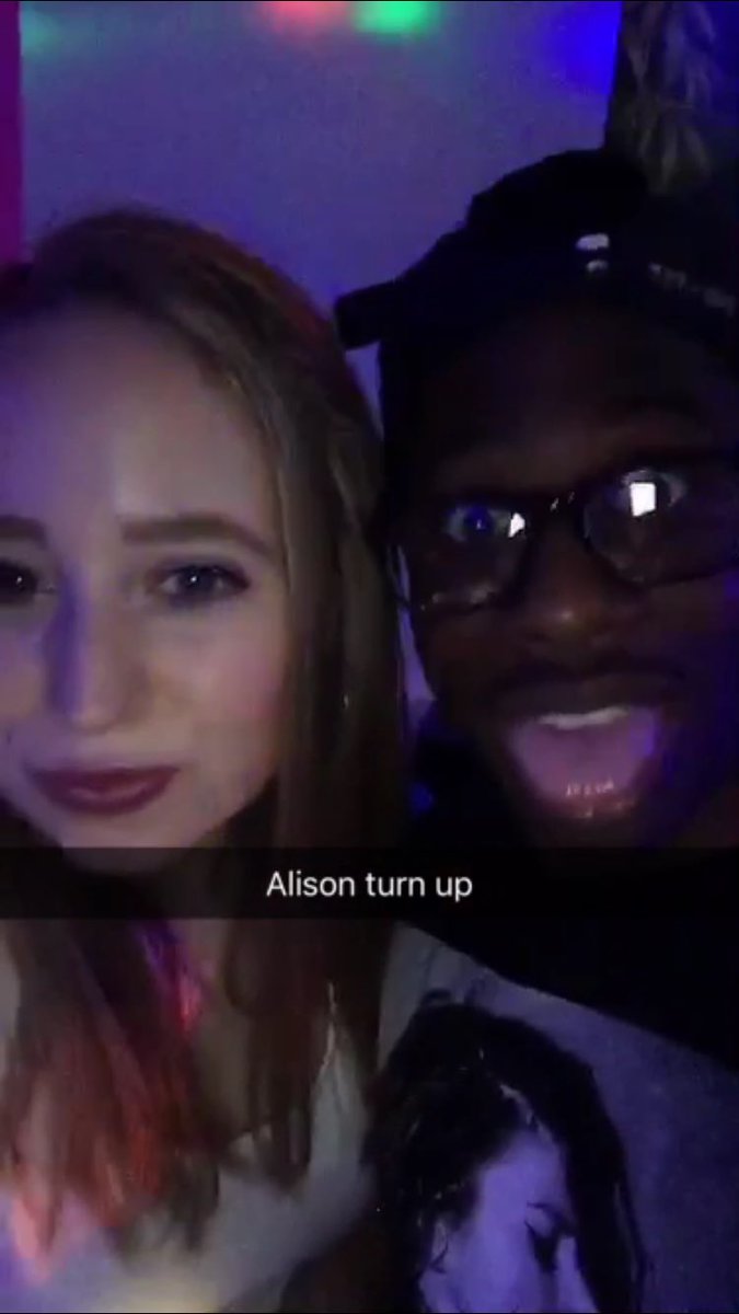 K_CarrRetro's tweet photo. Happy 21st birthday to a special princess, Alison 👸🏼! It's not a 21st if you remember it! #Blackout #DrunkPrincess https://t.co/EccQ9X3u61