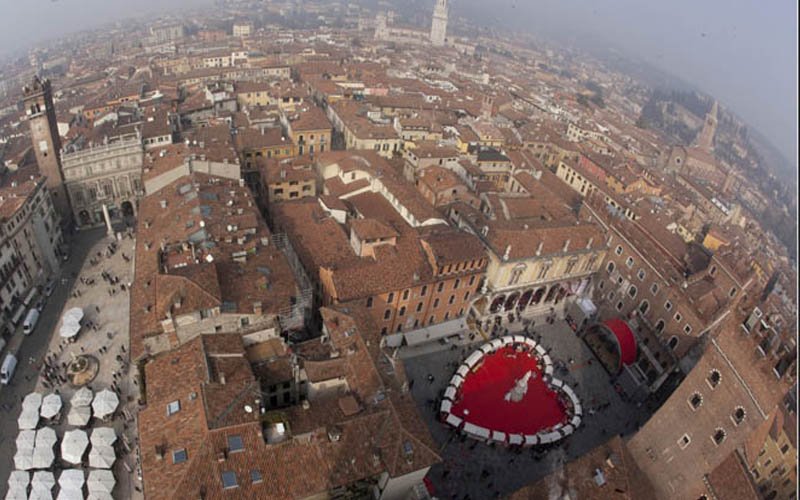 TurismoVeneto's tweet photo. #VeronainLove: quattro giorni all’insegna del romanticismo 11 - 14 febbraio ❤️ https://t.co/jfKfiQ2Tyh  ❤️ #visitveneto https://t.co/C8aDVWORTz
