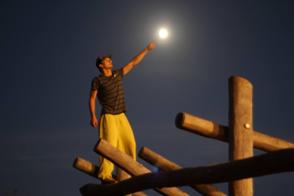 anthonydemeire's tweet photo. J'ai toujours essayé de toucher la lune. 
Snap : anthonydemeire
Insta : anthony_demeire_officiel
FB : Anthony Demeire - Officiel https://t.co/mzlpxf2prl