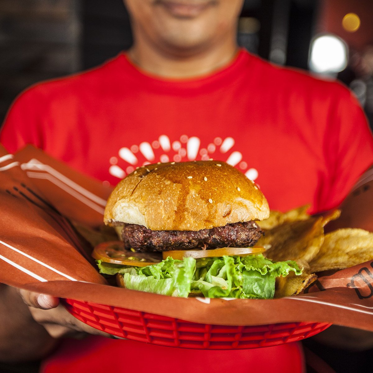Bon_Burger's tweet photo. ¡Si vas despertando es por que te tomaste el feriado muy enserio! #BonBurger está abierto en nuestro horario regular ¡te esperamos! 😜 https://t.co/8GBnChwNo0