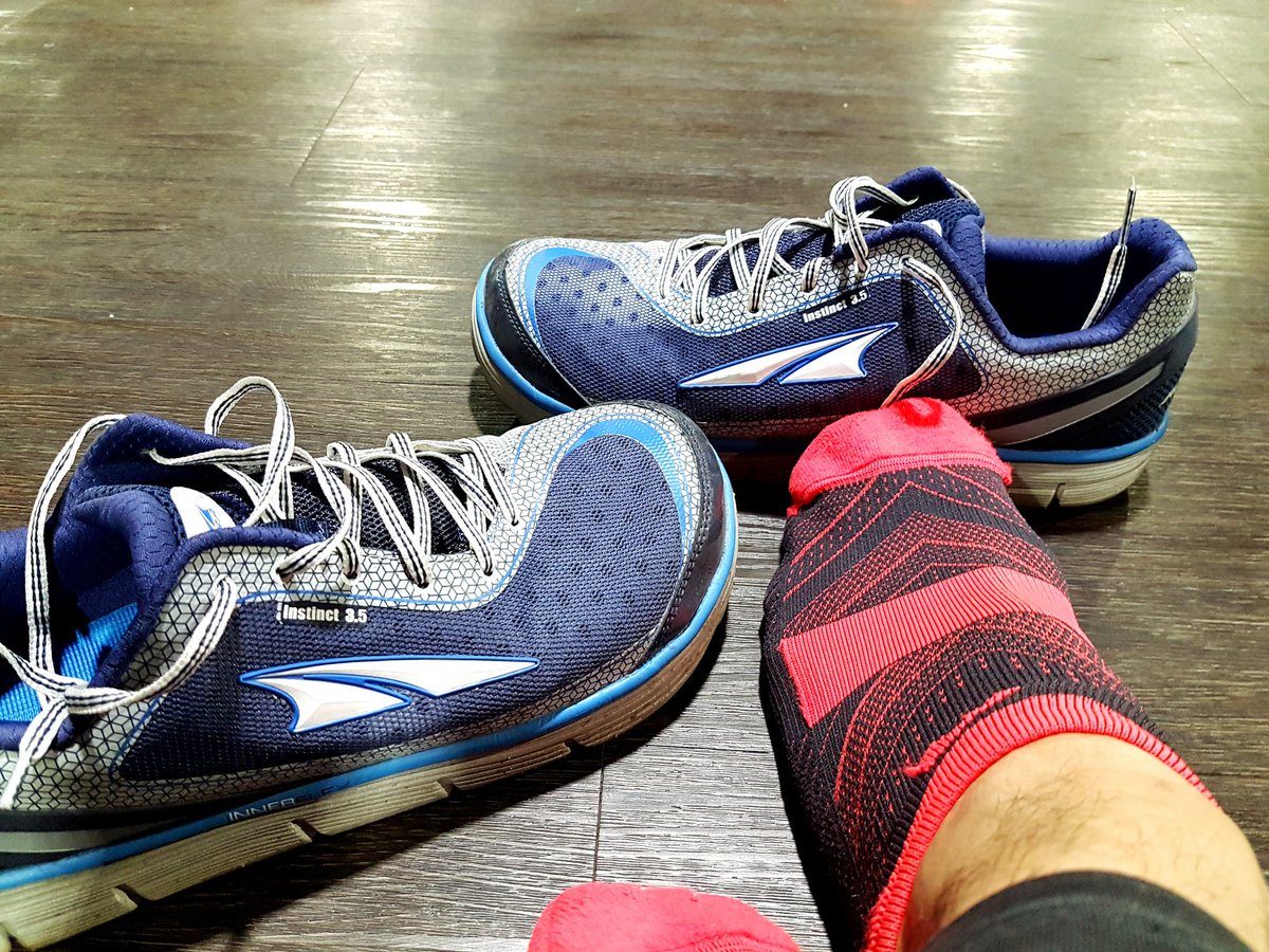 Korridori78's tweet image. 15 minutos más.
Hace frío.
Lo hago por la tarde.
Para que me inscribí.

Ganarle a la cama, ésa es la verdadera batalla.
#YoElegiCorrer