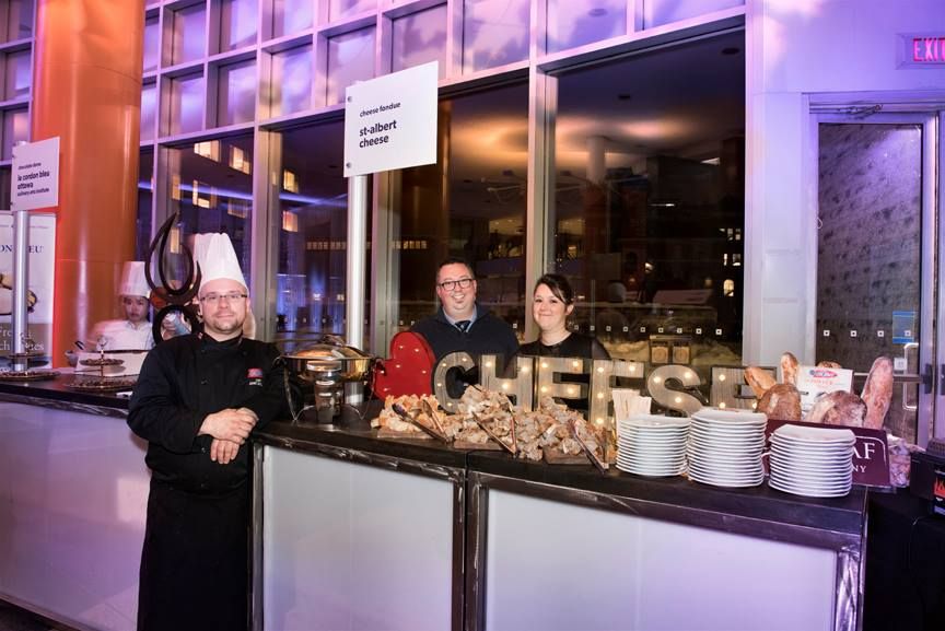 The cheese fondue from <a href="/FromageStAlbert/">Fromagerie St-Albert</a> was absolutely delicious at #OM10Best! 😋 🧀 Thank you for sponsoring!