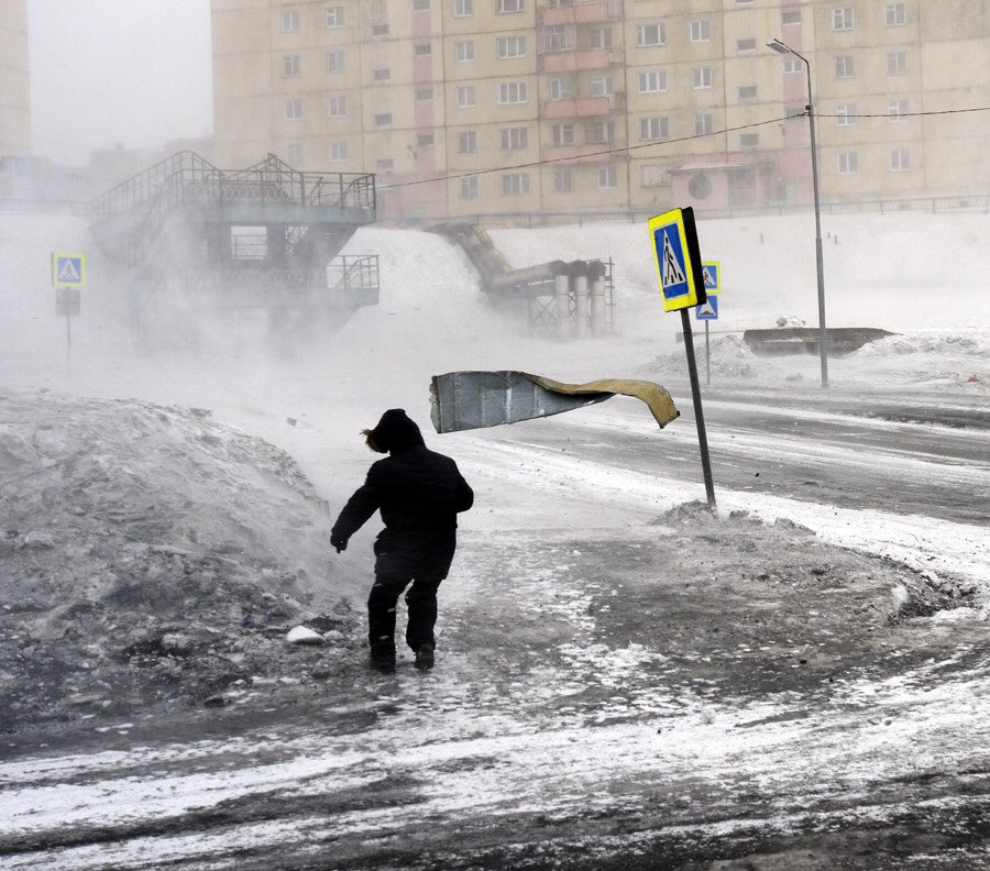 Погода пурга на месяц. Норильск черная Пурга. Черная Пурга Норильск 2008. Сильный ветер в Норильске. Черная буря в Норильске.