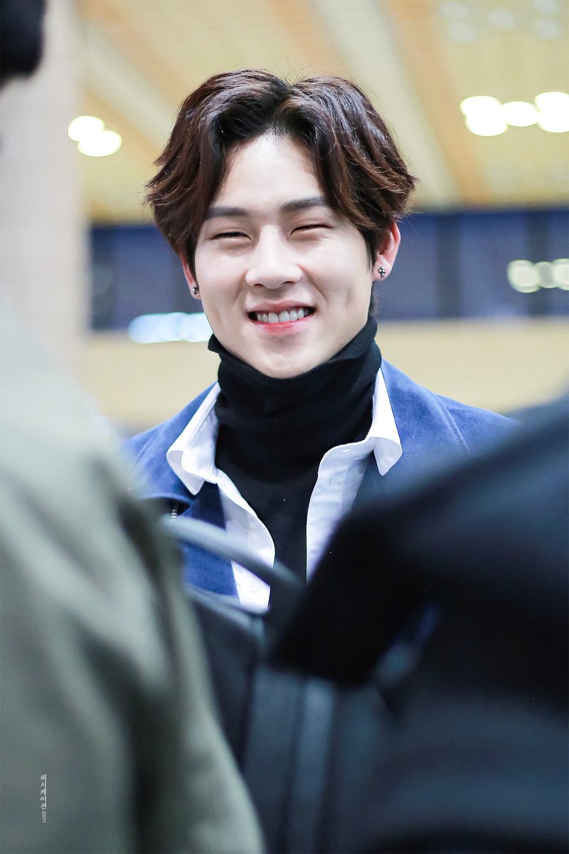 Hoxication1006's tweet photo. 170120 김포공항 출국
#몬스타엑스 #주헌 #JOOHEON
@OfficialMonstaX https://t.co/jtGy8V4qTG