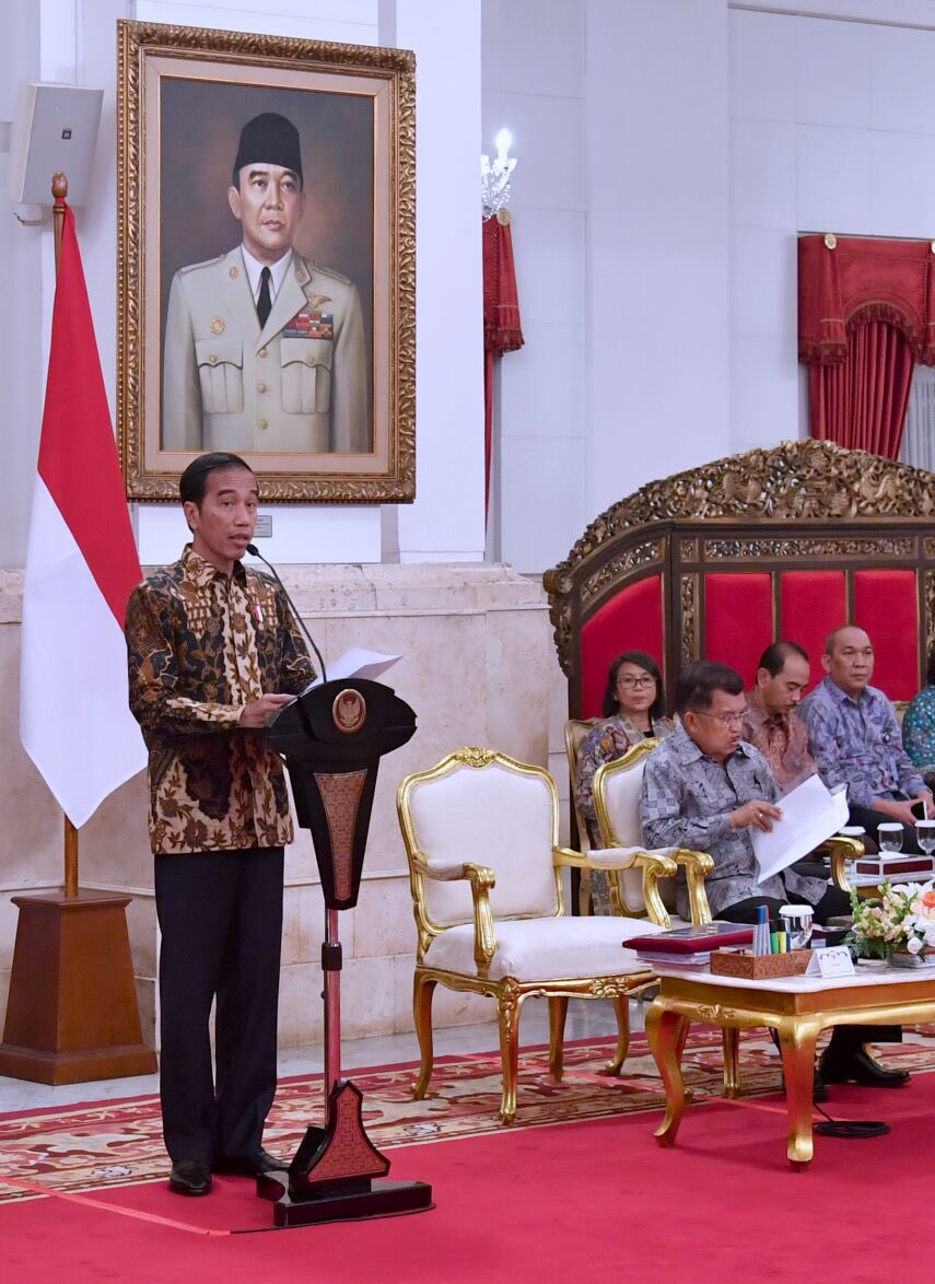 jokowi's tweet photo. Rencana Kerja Pemerintah 2018 harus memastikan semua kementerian &amp; lembaga mendukung pertumbuhan ekonomi -Jkw https://t.co/rDp72FuNas