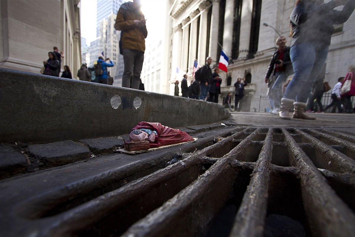 AnatomieDerForm's tweet photo. “Cement Eclipses", miniature installations by Isaac Cordal
#installation #scultpure #art https://t.co/ZcRkY1DB4c