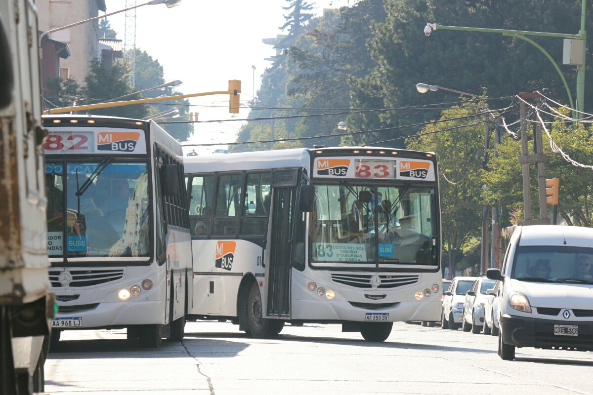 anbariloche's tweet photo. Estos son los #colectivos del grupo #Semisa que ya empezaron a funcionar https://t.co/9TcWJH6LnB #Bariloche https://t.co/MD3J18Cfo9