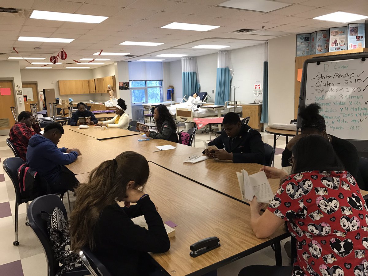 ICTeam4SAHS's tweet photo. D.E.A.R. is alive and well @satlantahigh! We model good reading for our students! https://t.co/g6zAtJT8Fq