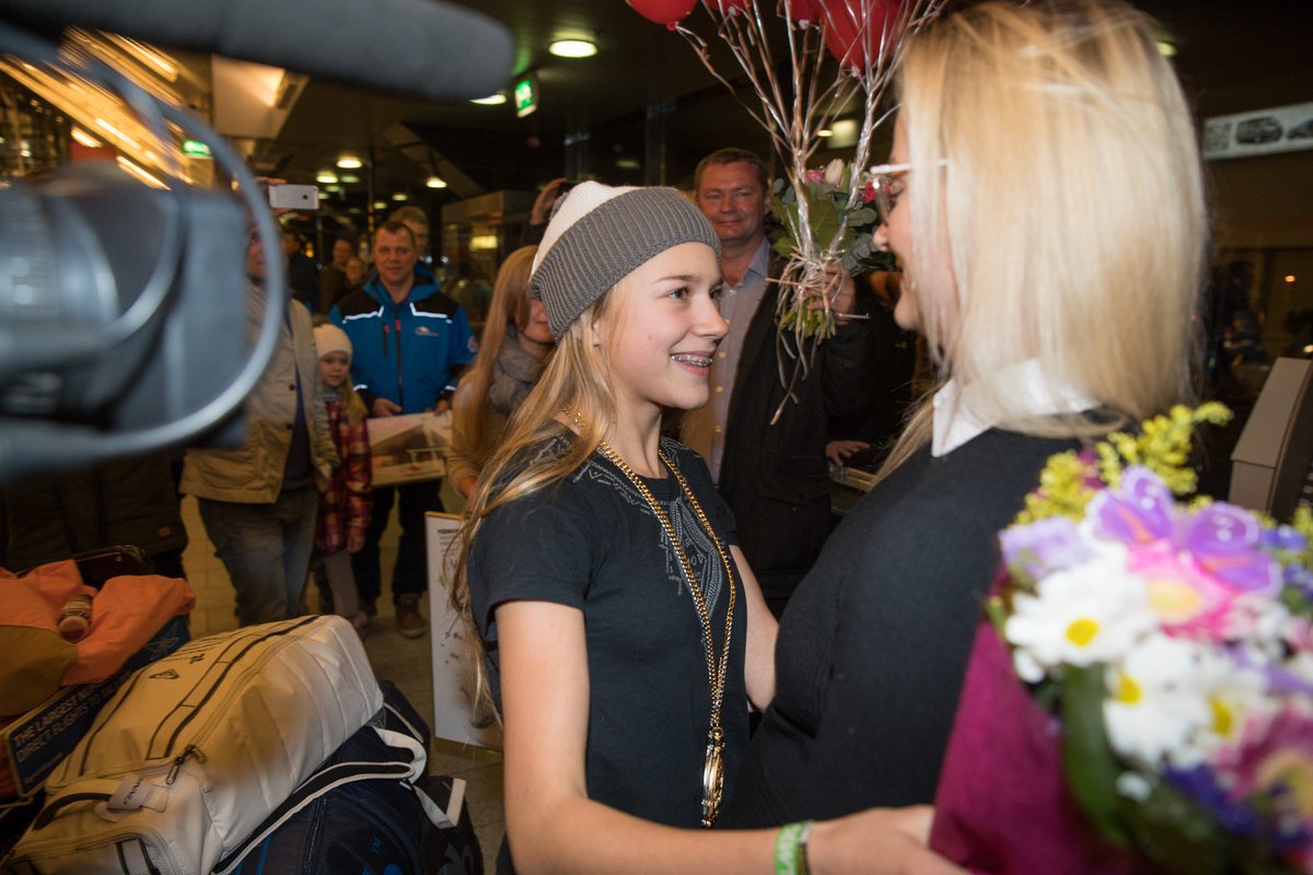 errnews's tweet photo. #Gallery: #XGames gold medalist #KellySildaru welcomed home at #Tallinn airport #Sildaru #slopestyle #skiing https://t.co/DXPWslgmN2 https://t.co/tL1YnbJcvo
