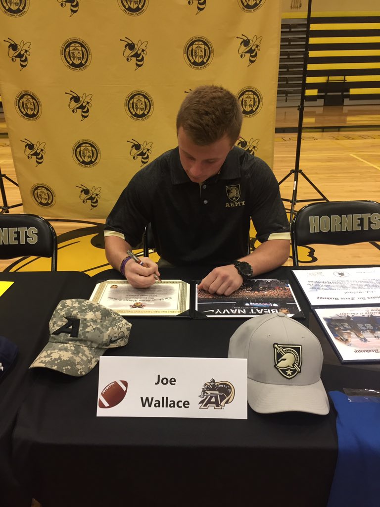goblackknights's tweet photo. FREE: GBK National Signing Day 2017 Photo Gallery #ArmyFootball #GoBlackKnights #GoArmyBeatNavy #KnightTime17 https://t.co/E8YOcbeZeC https://t.co/3u582myRnq