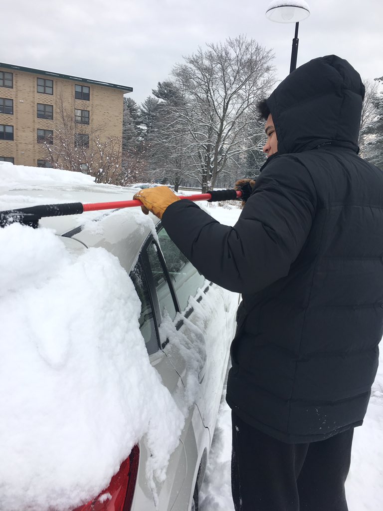 WesJenks's tweet photo. Jenkins-Stubbs DG doing some community service for the Hyde community. @HydeWoodstock https://t.co/tvIbpUThVX
