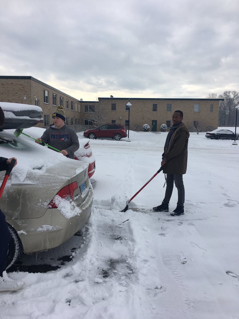 WesJenks's tweet photo. Jenkins-Stubbs DG doing some community service for the Hyde community. @HydeWoodstock https://t.co/tvIbpUThVX