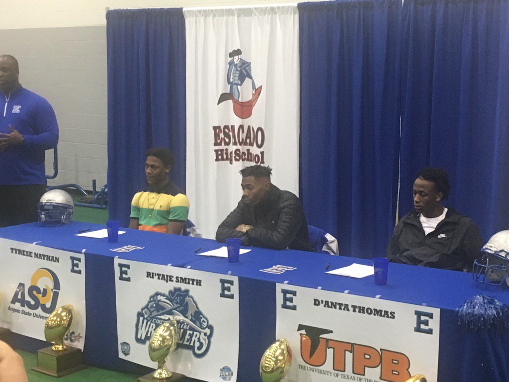 Estacado_Sports's tweet photo. It's time! T. Nathan, R. Smith, and D. Thomas signing to play football in college! #NLI #collegefootball https://t.co/xNuxXJcyI3