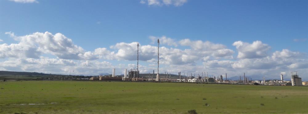 Fatal incident claims the lives of two PetroSA employees. bit.ly/2jvvCA8 <a href="/SAPoliceService/">SA Police Service 🇿🇦</a>