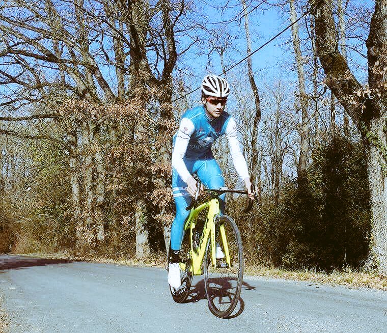 LaBandeCycliste's tweet photo. 🎤 [Interview] @playeurco

"J’ai une pensée pour @EricCharpentier ..."

La suite des paroles de @leo_menville ici 🔽

https://t.co/DqSN4rvlvr https://t.co/CvDS31mhJw