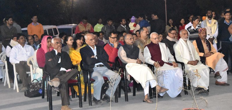 VCofficeBHU's tweet photo. नैमिषारण्य की पवित्र मिट्टी व चक्रतीर्थ के पवित्र जल व काशी में  प्रवाहित गंगा जल से आज स्वतन्त्रता भवन में 21 पवित्र पौधो का रोपण  किया गया https://t.co/sudgpz2Y42