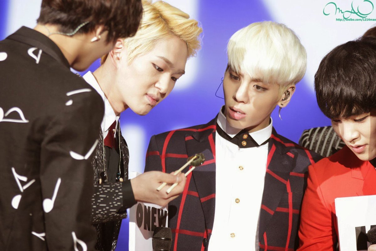 pics_onew's tweet photo. #SHINee #onew #jonghyun #onjong #hyunew Beautiful face😂👍🏻 https://t.co/8sDuKAJiAF