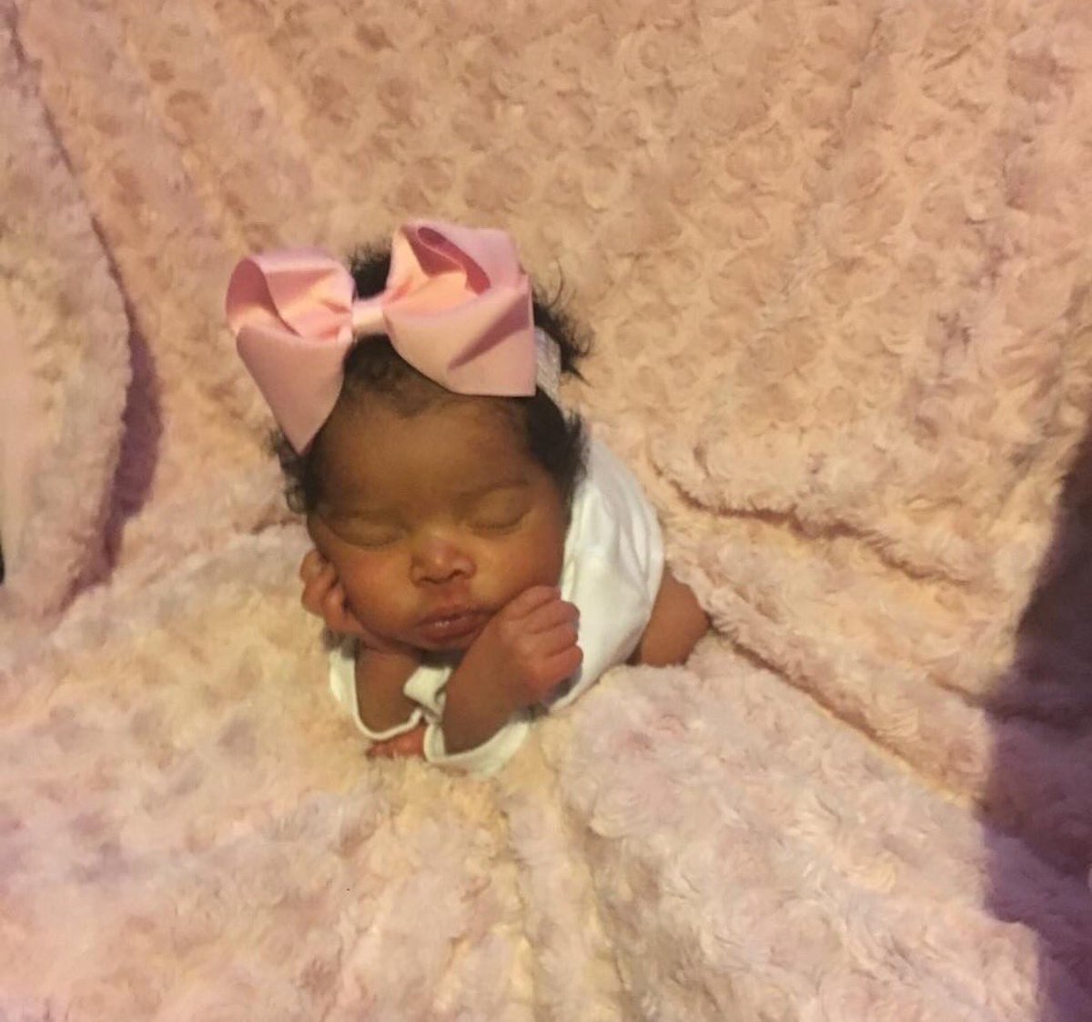 PrettyGirlyy_'s tweet photo. Who Kid Be This Cute? 👶🏾🤗💕 #AlaRenee #Daughter ❤️ https://t.co/16Zx0JR5mb