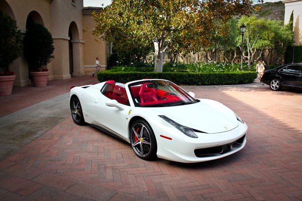 TweetLikeACar's tweet photo. White Ferrari https://t.co/lEA2g3LReP