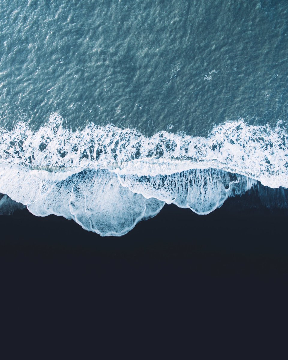 PollWithUs's tweet photo. The mysterious beauty of Iceland's black sand beaches 🙌 https://t.co/fnUZP8ahk0