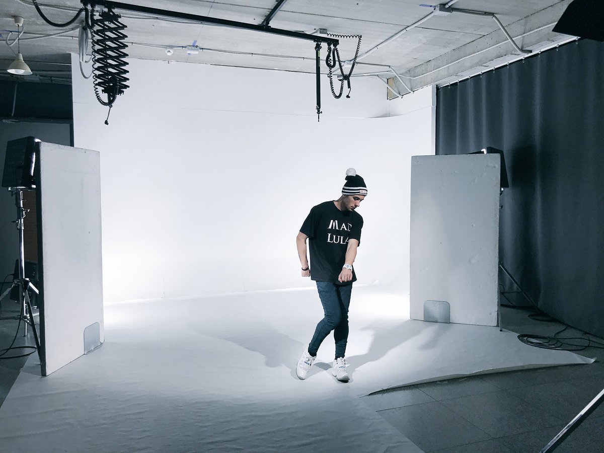_Jzurdo's tweet photo. Spot/Fashion Film para Champigon Clothing rodado esta mañana! Muy pronto el resultado en todas las plataformas digitales ! #LilS2017 🌟 https://t.co/lqUQ9TpmK4