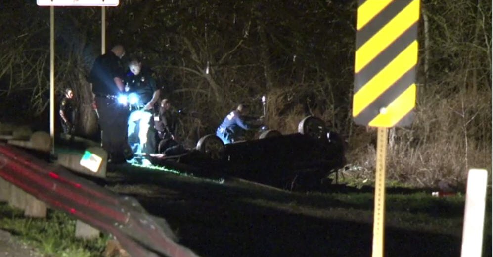Man tossed from car dies, woman hurt in rollover crash late Tuesday p.m. near Bush park in west Houston. #hounews 
chron.com/news/houston-t…