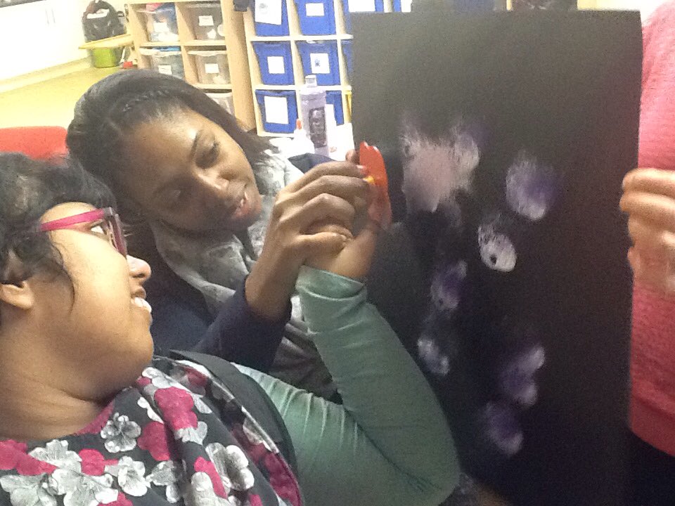 wilsonstfeed's tweet photo. Students of #wschaplin making Chinese lanterns as part of our celebration day #wspmld #wsart #wschinesenewyear #fun https://t.co/ltQgBykzTO