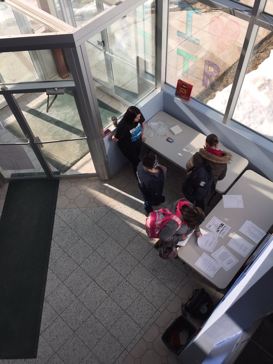 keyinTR25's tweet photo. Info session on #TR in the lobby of @KeyinCollegeStJ https://t.co/niJaqlP8B9