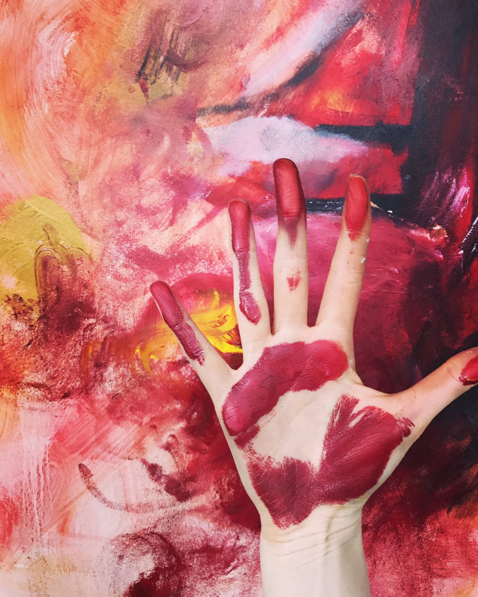 KatyJadeDobson's tweet photo. Caught red handed #clichecaption https://t.co/4Ebz7VS3mu
