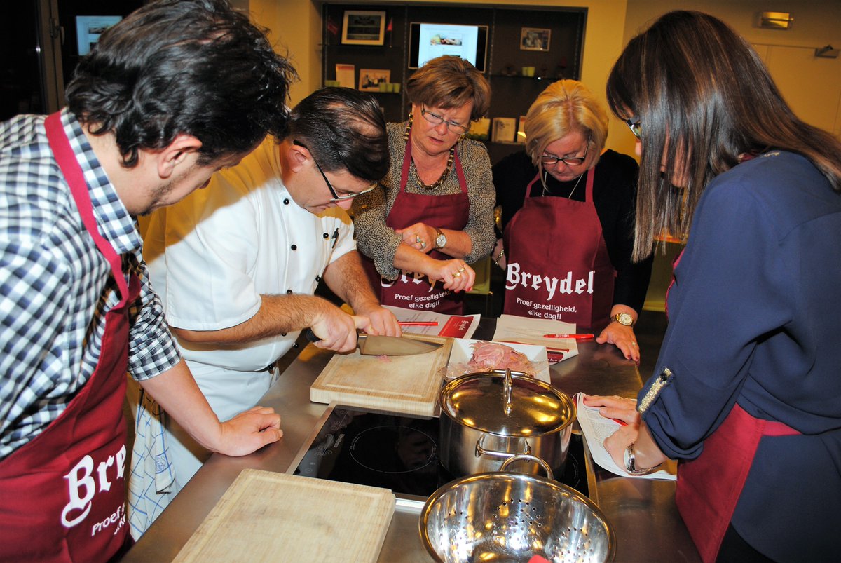 Culinair koken op topniveau in een op en top gezellige sfeer? Dat kan! Ontdek snel onze kookworkshops: bit.ly/1AJ6OF7