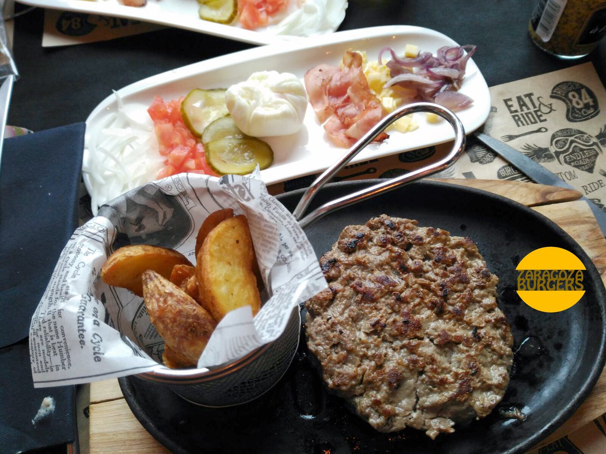 ZaragozaBurgers's tweet photo. Día 1 de mes, día de... #BurgerRanking!!! Esta semana además con nuevo líder. No te pierdas las novedades ---> https://t.co/8ytIm9sOAN https://t.co/oeUSg5XbIq