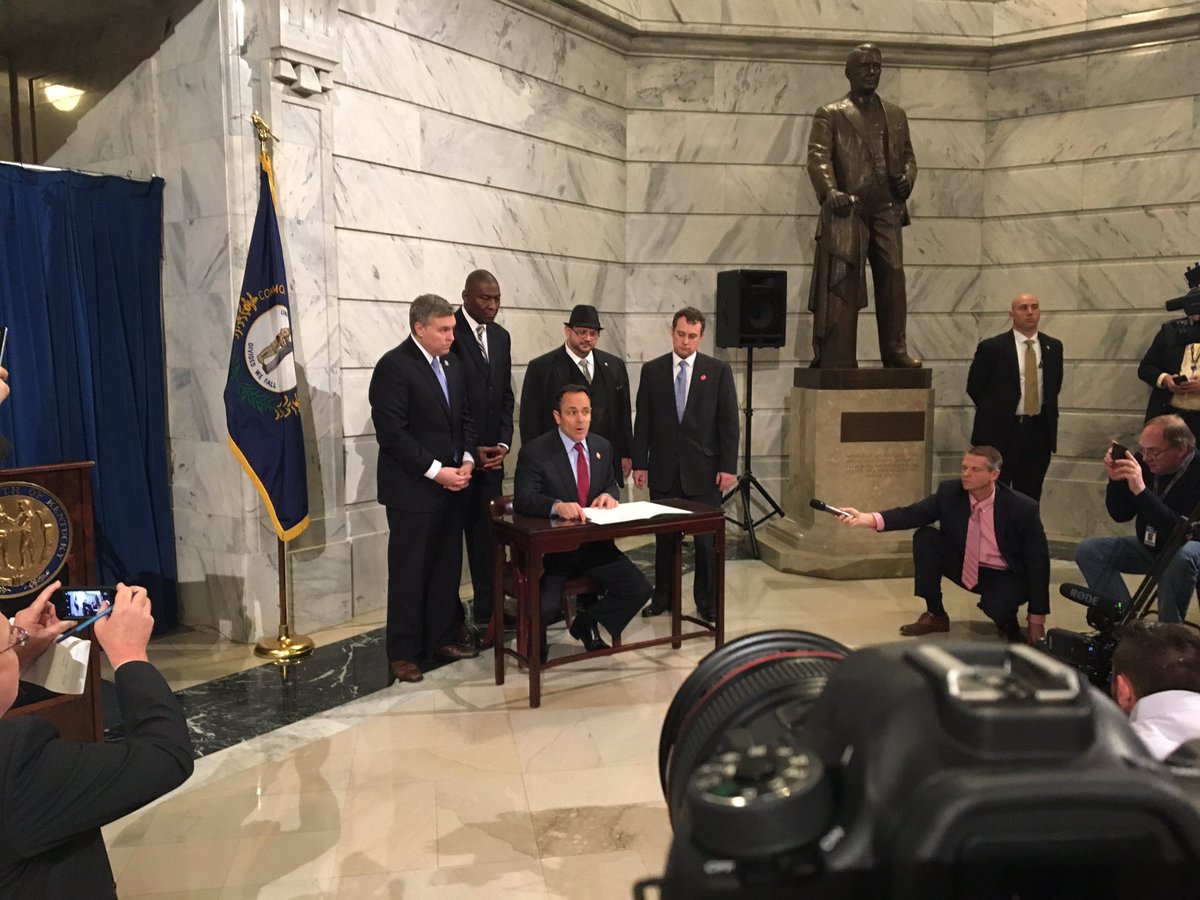 JacquelinePitts's tweet image. .@GovMattBevin getting ready to sign executive order "banning the box" for state jobs.