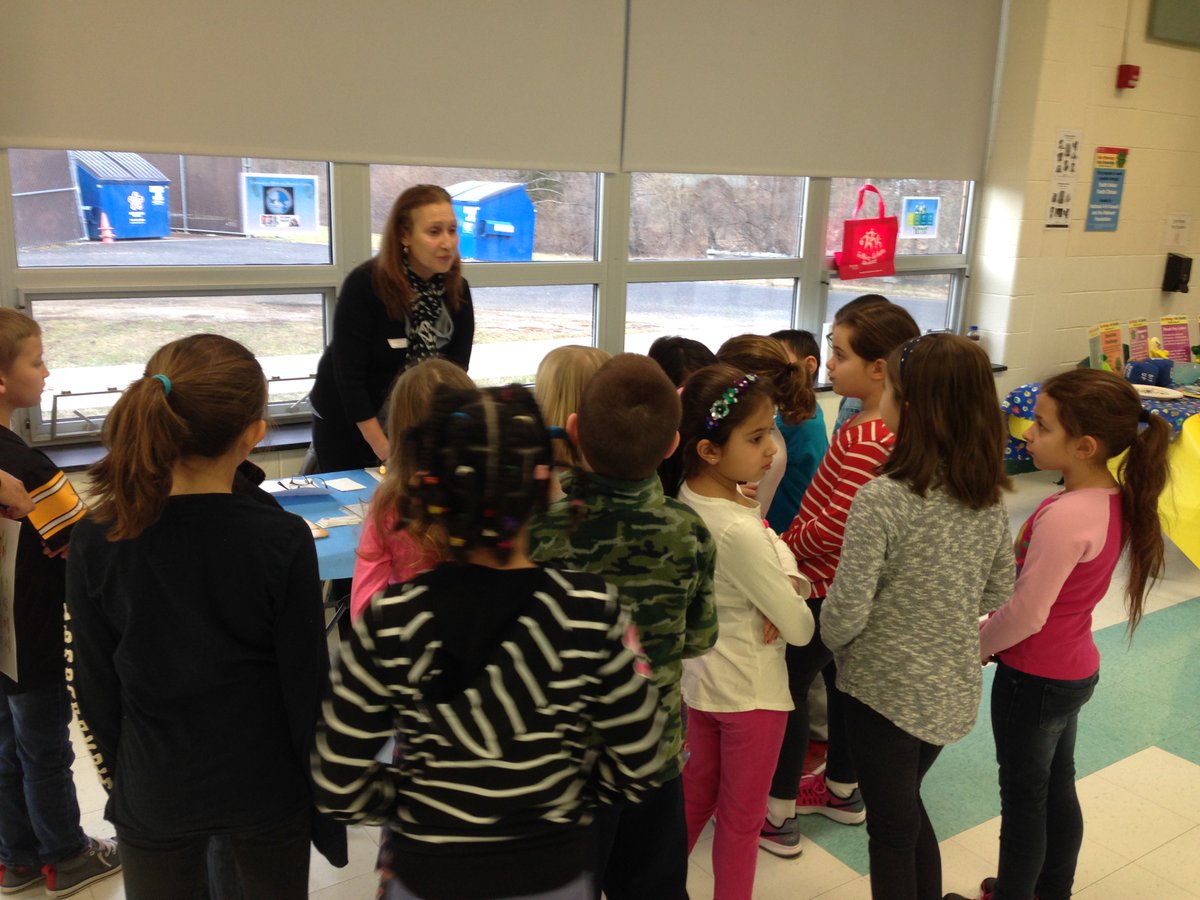 MWESchool's tweet photo. Learning how we can make a difference at #MWESchool #ServiceLearningFair https://t.co/P6fqQ0Eayr