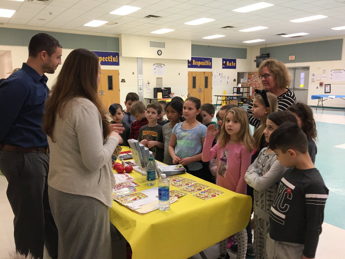 RPopeTucker's tweet photo. Learning about children getting adopted thru the Children's Home Society. #mweschool #servicelearningfair https://t.co/P4YRQYnTkL