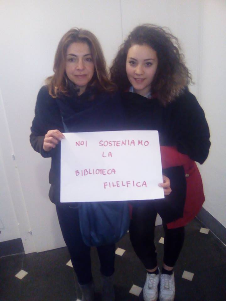BiblioFilelfica's tweet photo. Barbara e Irene: "Noi sosteniamo la Biblioteca Filelfica" 
Gli utenti chiedono una sede per la Biblioteca, danneggiata dal sisma https://t.co/iYJ7JcaDJ5