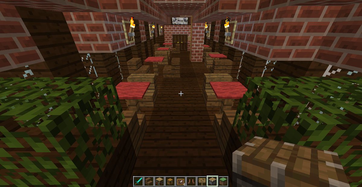 もす 最近のマインクラフト進捗 門の中身はレストランにして よくわからない噴水と商店を建てた