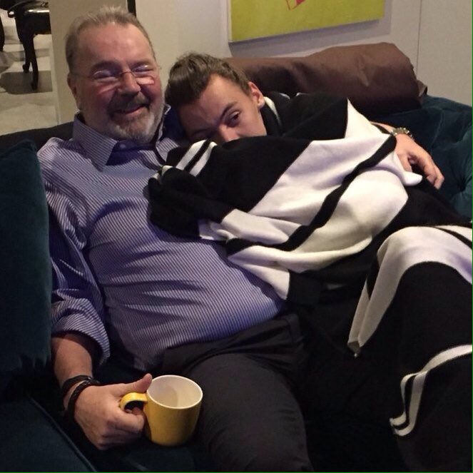 Baddhes's tweet photo. Happy birthday to my funny man @Harry_Styles I love you so bad gago! P.s my heart also hurts so good i love u https://t.co/prfuOAK0g2