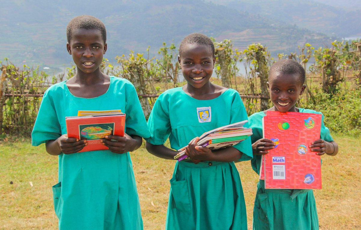 BooksForAfrica's tweet photo. Books For Africa expects to ship 2.8 million books to 25 countries in 2017!  Help put a book in a student’s hands: https://t.co/JZb4T8Tjat. https://t.co/lJN5Ikoj86