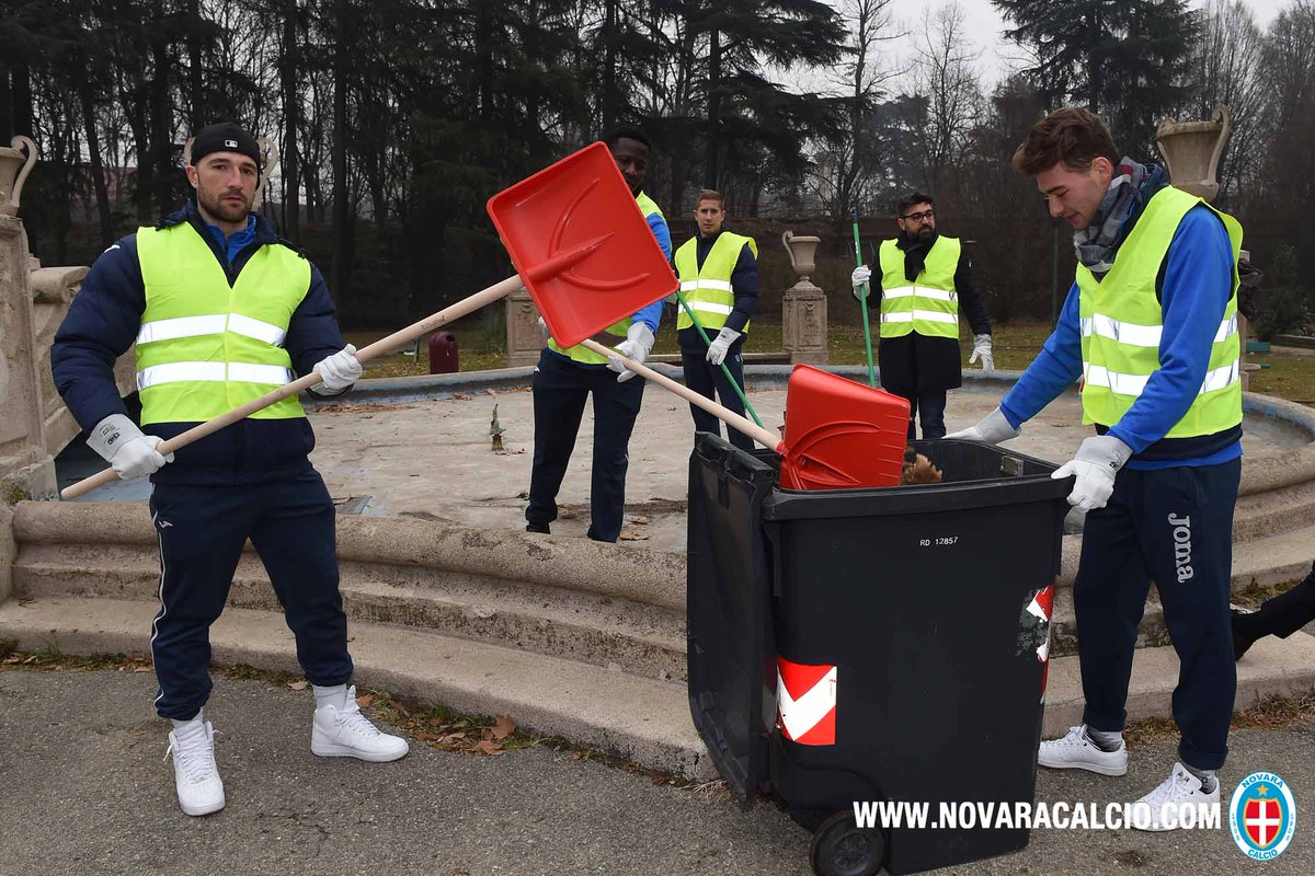 'Un giorno per la nostra città': gli Azzurri si prendono cura del verde al 'Parco dei Bambini' youtube.com/watch?v=-gznEQ… <a href="/Lega_B/">Lega B</a>