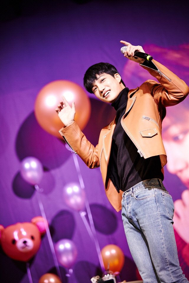 kaipics's tweet photo. HOW CUTE😭😭😭😭 https://t.co/1ZkfQf1AAy